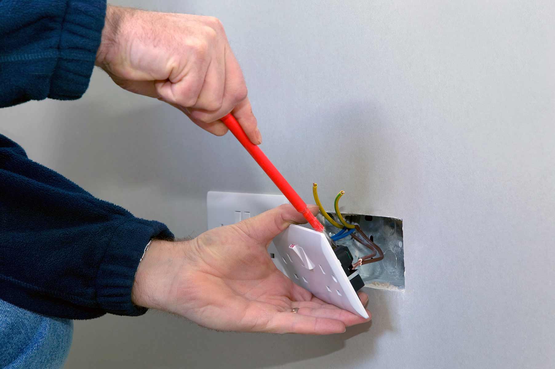 Our electricians can install plug sockets for domestic and commercial proeprties in Richmond Upon Thames and the local area. 